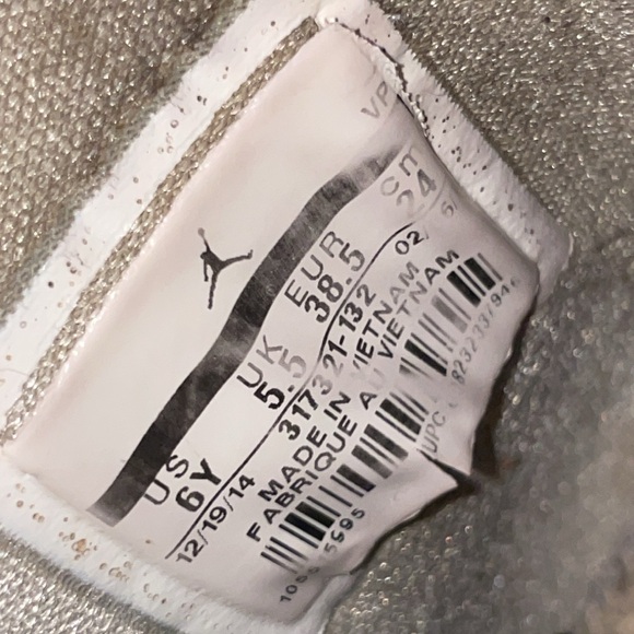 Jordan Retro 4s “Son of mars” wear is shown in photos. - Picture 3 of 5